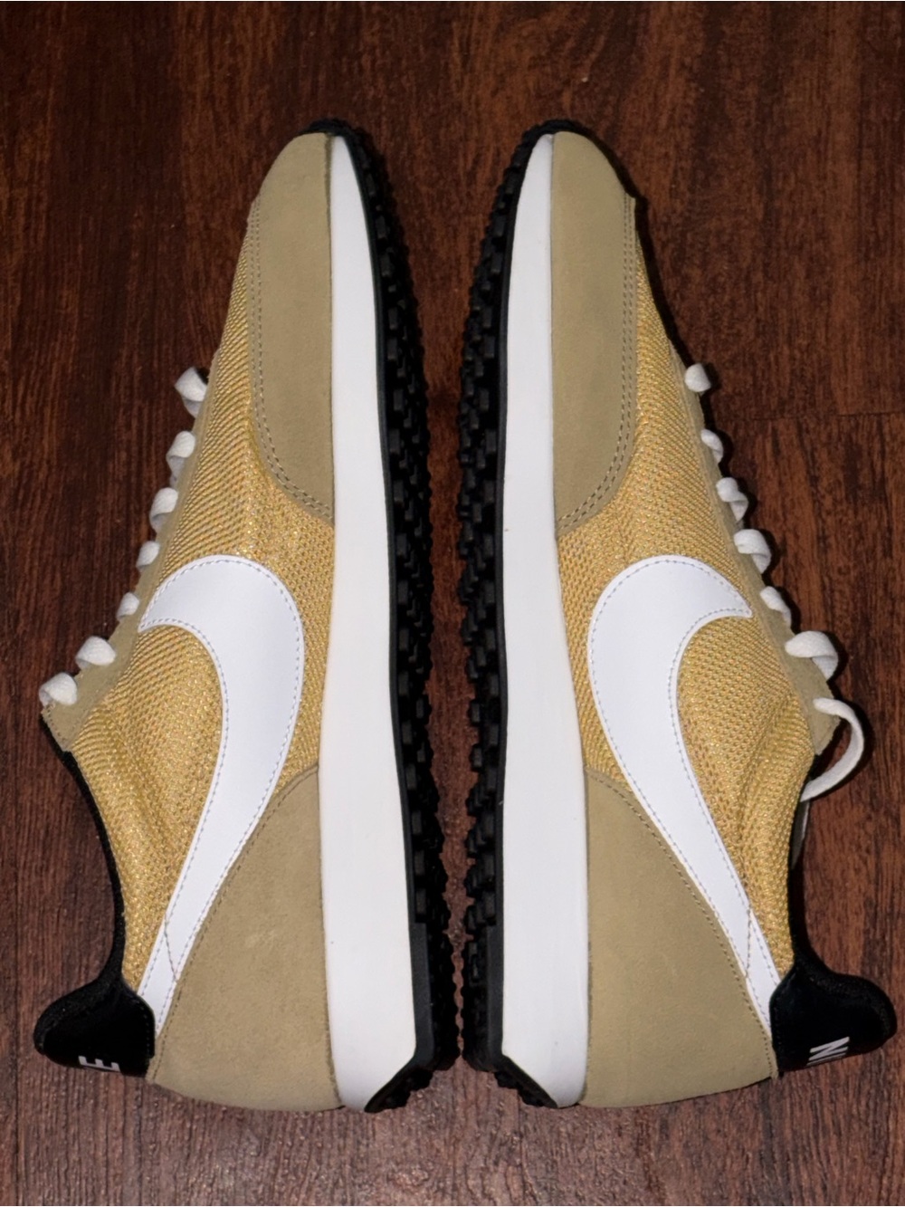 Nike - Picture 9 of 11